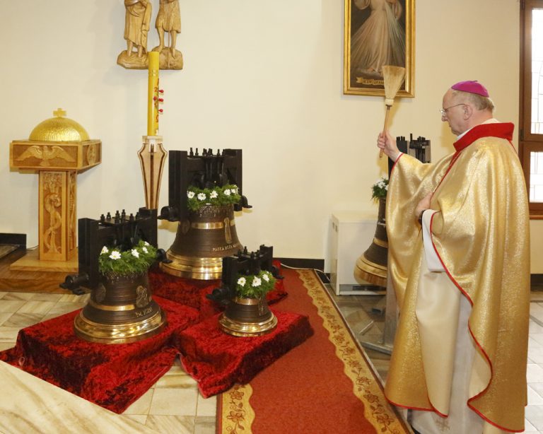 Poświęcenie dzwonów